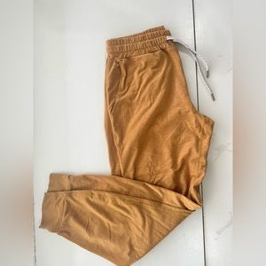 Vuori performance joggers. Lightly worn, perfect condition.